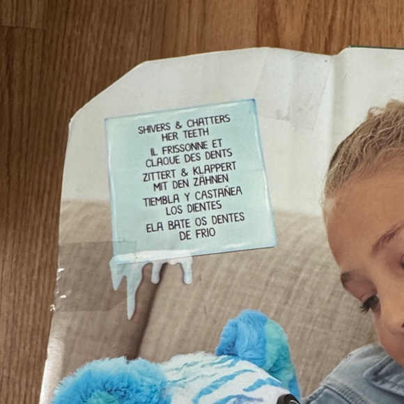 Hasbro FurReal North Sabertooth Kitty - White and Blue - Picture 4 of 7